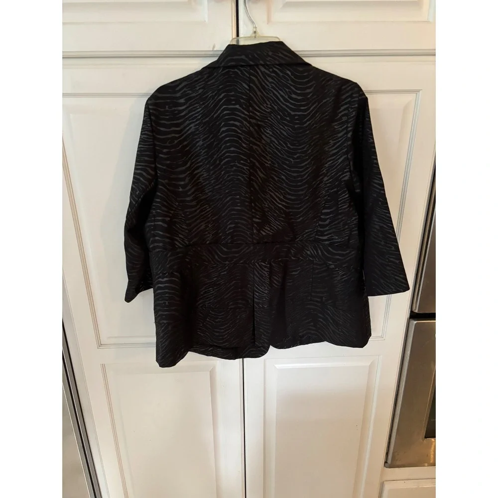 T Milano Woman Black Zebra Print Blazer Jacket‎ 16W 3/4 Sleeve Collar